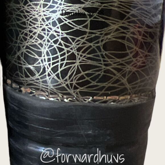 Dansko Black Patent Leather Clogs with Gold Swirling Pattern Size 38 (7.5 - 8) - Picture 9 of 12